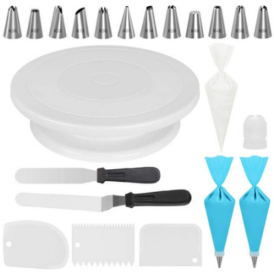 12 different interfaces, 2 Icing Spatulas, 3 Icing Smoothers, 3 Silicone Piping Bags, 50 Pastry Bags and 1 Coupler